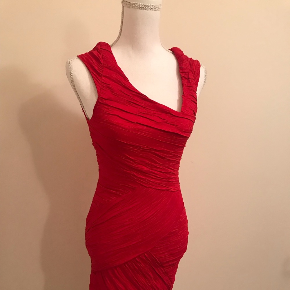 Romeo & Juliet Couture Sexy Slant V Red Dress (S)